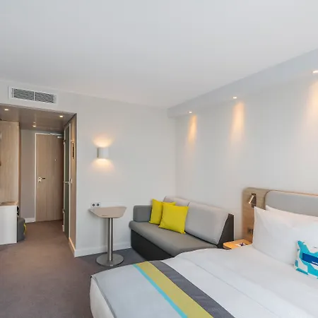 Отель Express Hauptbahnhof, An Ihg 3*