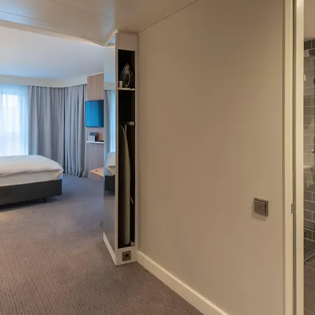 Express Hauptbahnhof, An Ihg Отель
